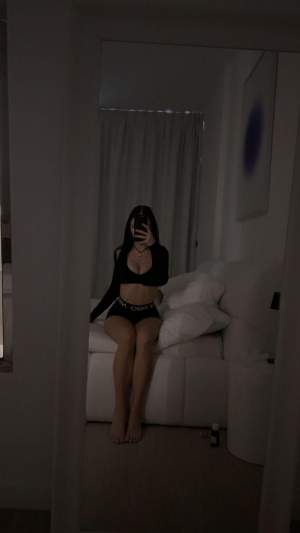 FİT beyaz tenli bayan Eyşan