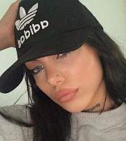 Biraz azgın kadın Zemfira