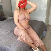 Kendi evinde buluşan ateşli bayan Nazlı