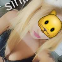 Yatakda eşsiz bayan Cemre